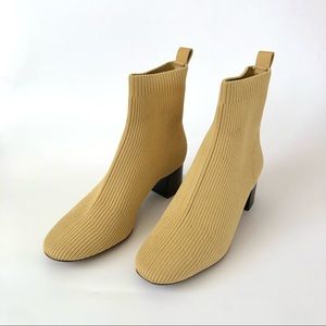 Everlane The Glove ReKnit Ankle Boots in Tumbleweed Size 8.5 (NWOT)